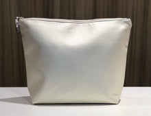 Charger l'image dans la galerie, Trousse de toilette personnalisée Simili cuir crème irisé
