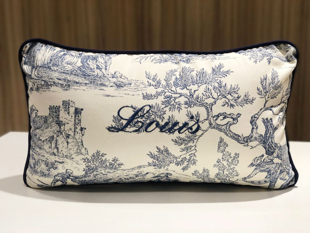 Coussin Romantique En Toile De Jouy Rose - Monogramme M Brodé, Lin Et Coton, Fait Main