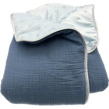 Charger l'image dans la galerie, Couverture bébé personnalisée double gaze Bleu jean biais argent