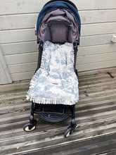 Charger l'image dans la galerie, Matelas poussette réversible personnalisé Toile de jouy marine avec fronce