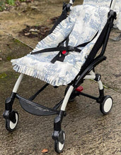 Charger l'image dans la galerie, Matelas poussette réversible personnalisé Toile de jouy marine avec fronce