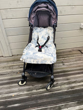 Charger l'image dans la galerie, Matelas poussette réversible personnalisé Toile de jouy marine avec fronce