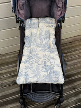 Charger l'image dans la galerie, Matelas poussette réversible personnalisé Toile de jouy marine