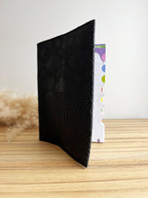 Charger l'image dans la galerie, Protège carnet de santé personnalisé Croco noir
