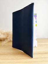 Charger l'image dans la galerie, Protège carnet de santé personnalisé Simili cuir marine