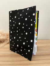 Charger l'image dans la galerie, Protège carnet de santé personnalisé Stars noir