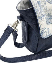 Charger l'image dans la galerie, Sac à langer personnalisé Toile de jouy marine croco marine