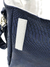 Charger l'image dans la galerie, Sac à langer personnalisé Toile de jouy marine croco marine