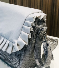 Charger l'image dans la galerie, Sac à langer personnalisé Pailleté gris croco avec fronce