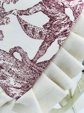 Charger l'image dans la galerie, Sac à langer personnalisé Toile de jouy bordeaux simili crème fronce pailleté doré