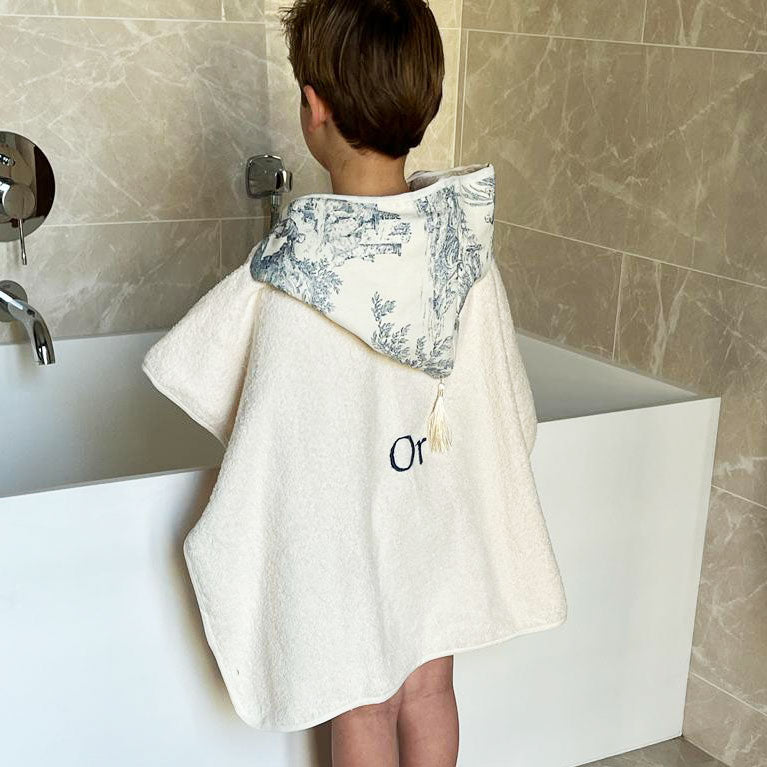 Poncho de bain enfant personnalisé Toile de jouy marine éponge crème