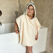 Charger l&#39;image dans la galerie, Poncho de bain enfant personnalisé Toile de jouy marine éponge crème
