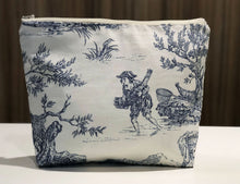 Charger l&#39;image dans la galerie, Trousse de toilette personnalisée Toile de jouy marine
